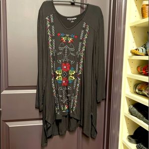 Soft Surroundings Black Tunic Embroidered Floral Pattern Size 1X